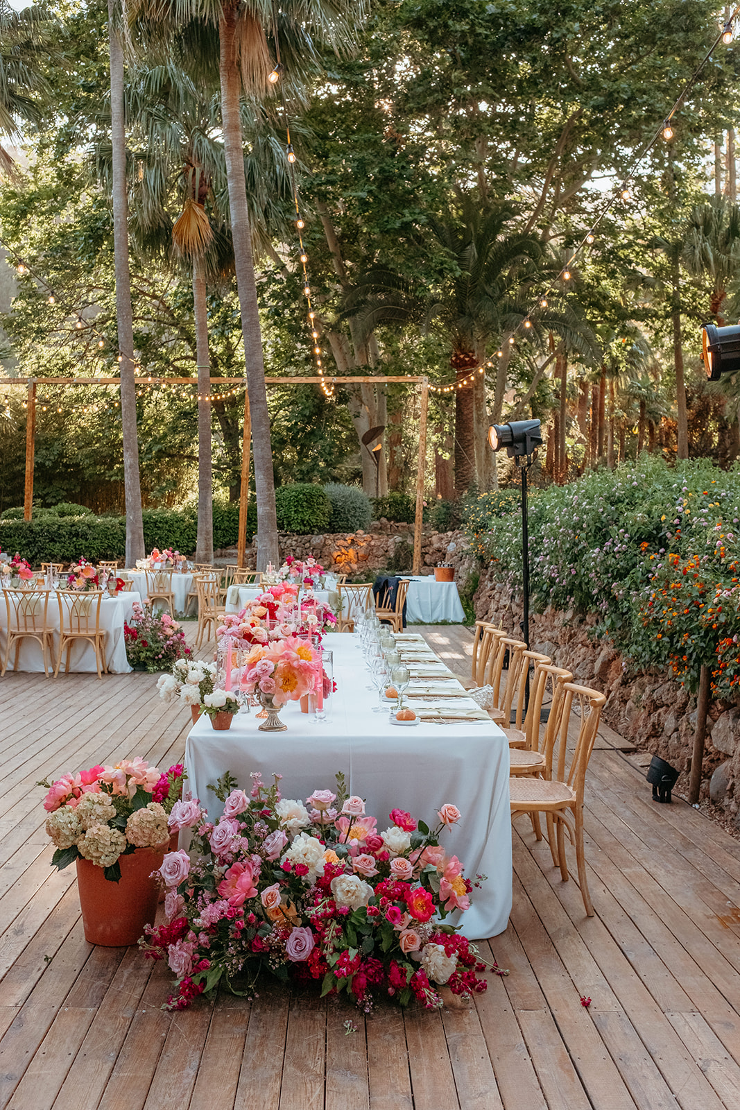 Jardines de Alfabia Wedding Mallorca Violeta Minnick Photography Long Top Table Flowers Orange Red Pink Floor