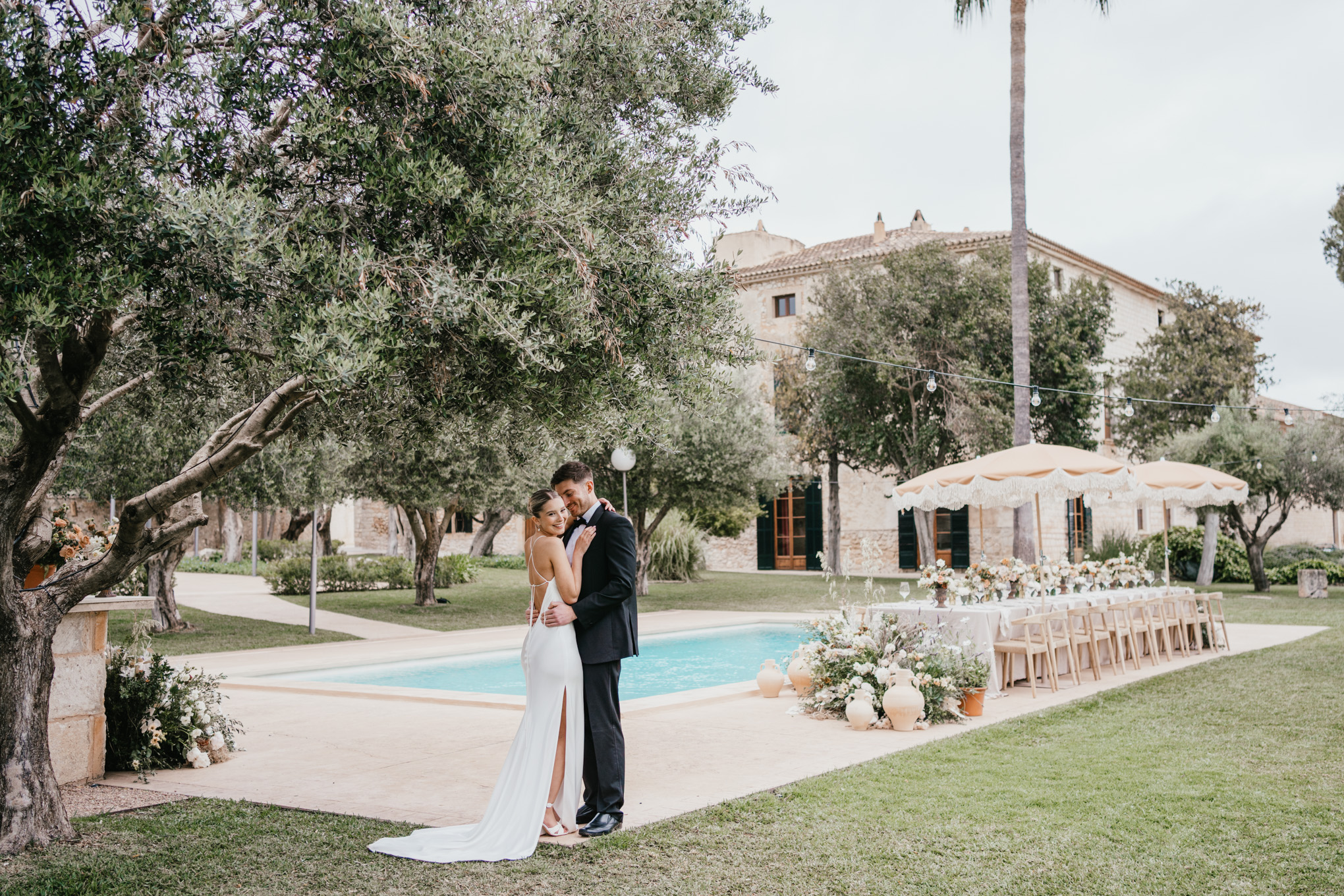 Finca Morneta Wedding Mallorca (c)Liz Greenhalgh Photography Bride Groom Pool