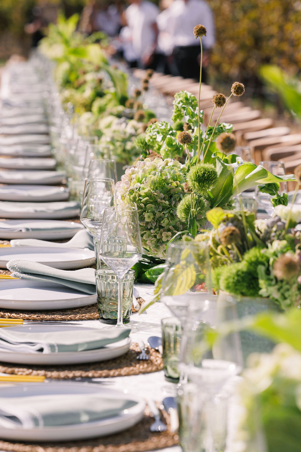 Runner Centrepiece Low Green Flowers Rattan Place Setting Pattern Tablecloth Four Seasons Resort Mallorca Flowers © 2024 LILA PHOTO