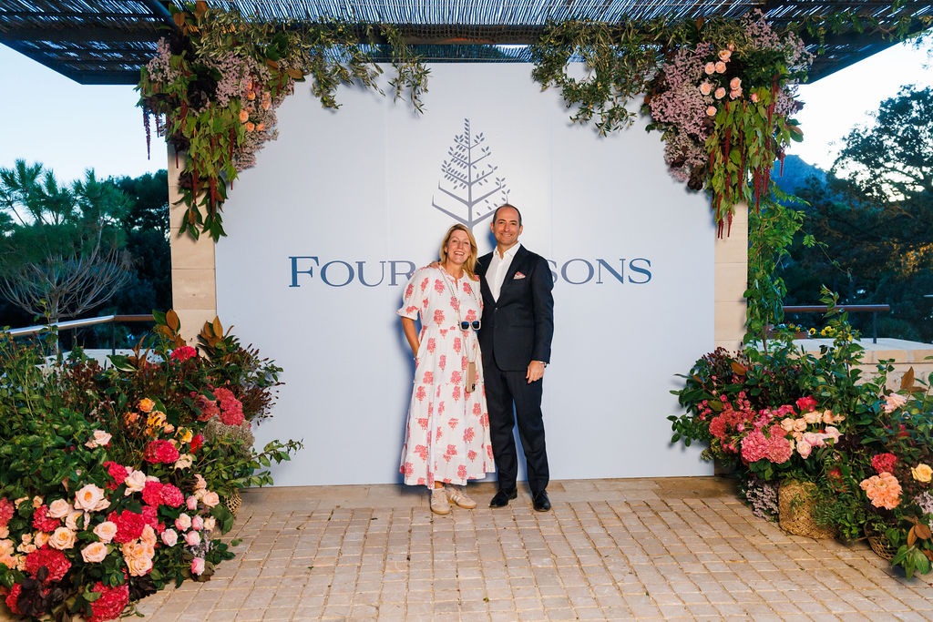Backdrop Frame Flowers Pink Red Orange Greenery Four Seasons Resort Mallorca Flowers © 2024 LILA PHOTO