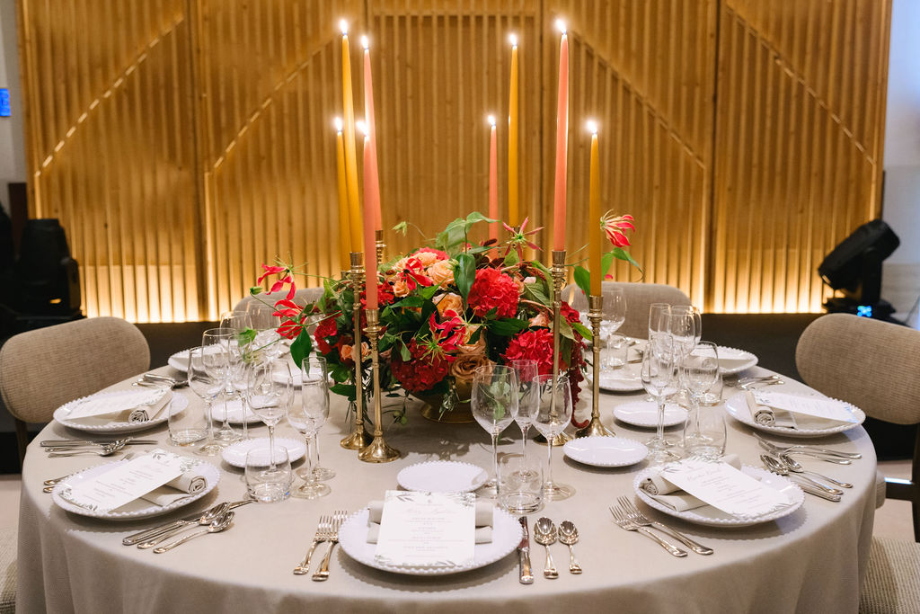 Round Table Flower Centrepiece Arrangement Pink Orange Tall Candles Low Four Seasons Resort Mallorca Flowers © 2024 LILA PHOTO