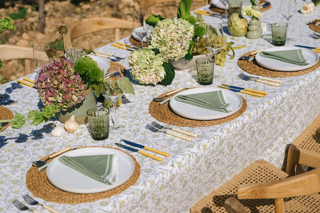 Place Setting Flowers Linen Four Seasons Resort Mallorca Flowers © 2024 LILA PHOTO