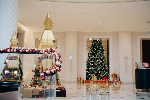 Paula Rooney's Christmas floral commission in The Rotunda at Four Seasons, London