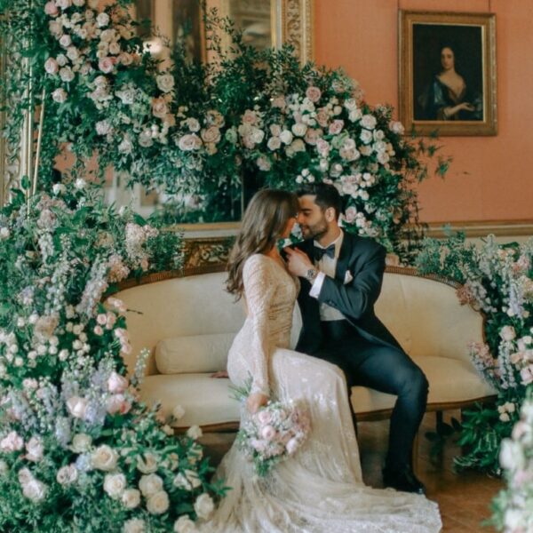 Recommended supplier at Avington park. Paula rooney creates exquisted english garden inspired florals in pastel spring tones for the wedding reception