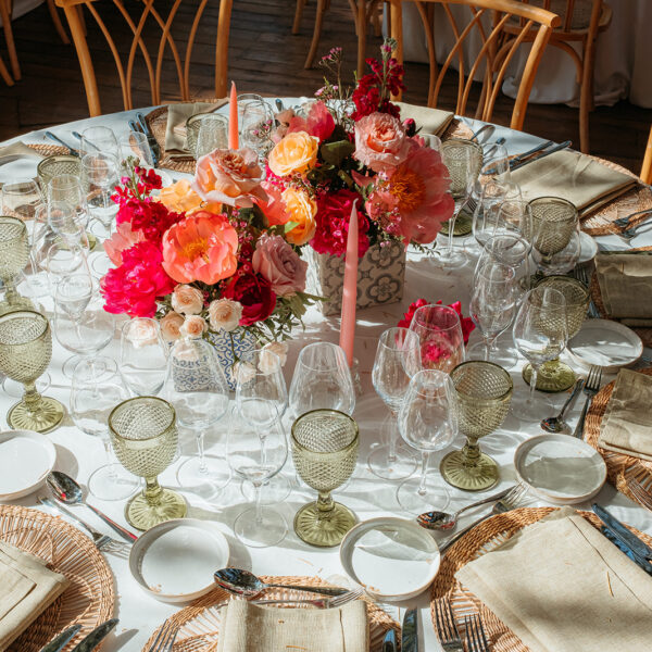 Jardines de Alfabia Wedding Mallorca Violeta Minnick Photography Pink Orange Red Flower Centrepiece Round Table