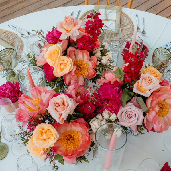 Jardines de Alfabia Wedding Mallorca Violeta Minnick Photography Table Centrepiece Pink Orange Red Flower Centrepiece Round Table