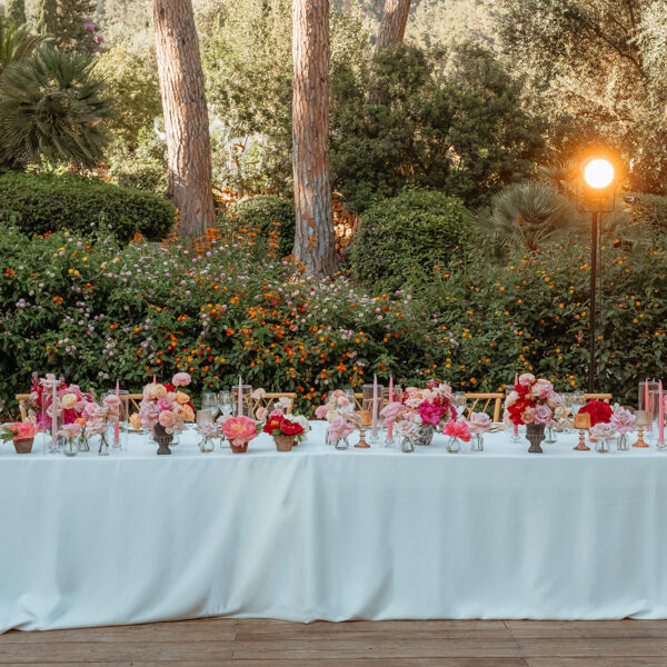 Jardines de Alfabia Wedding Mallorca Violeta Minnick Photography Long Top Table Flowers Orange Red Pink