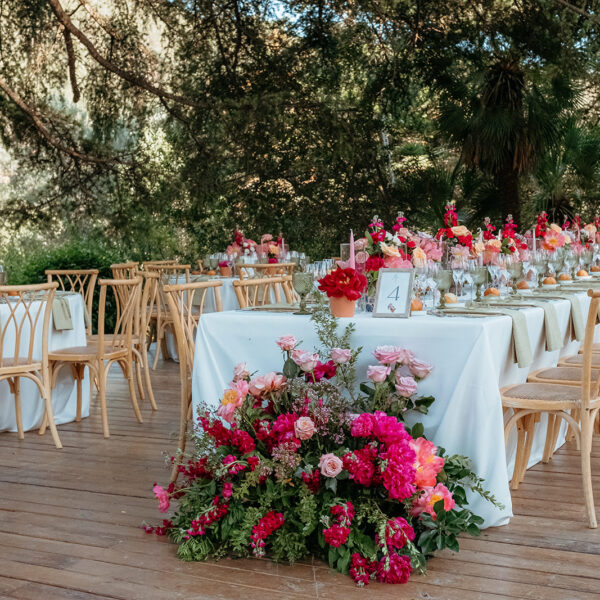 Jardines de Alfabia Wedding Mallorca Violeta Minnick Photography Outdoor Reception Long Table Floor Flowers Red Pink Orange