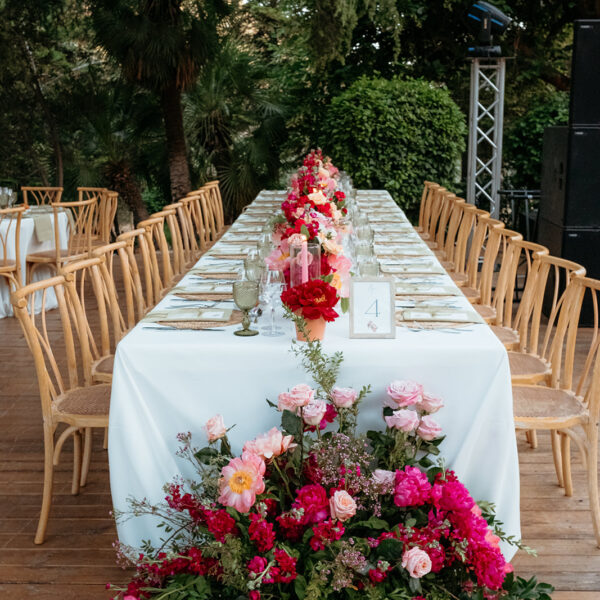 Jardines de Alfabia Wedding Mallorca Violeta Minnick Photography Outdoor Reception Long Table Floor Flowers Red Pink Orange