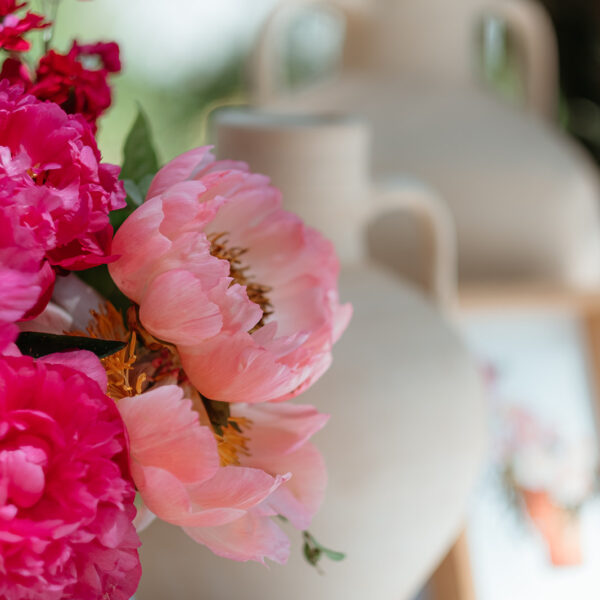 Jardines de Alfabia Wedding Mallorca Violeta Minnick Photography Flower Centrepiece Arrangement Pink