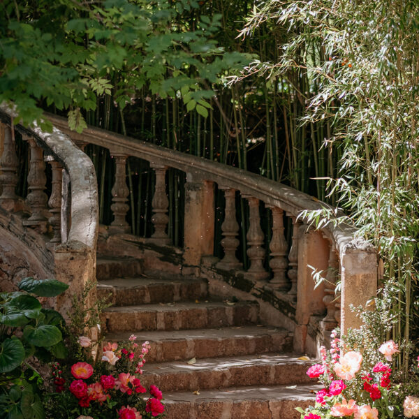 Jardines de Alfabia Wedding Mallorca Violeta Minnick Photography Stairs Step Flower Arrangement