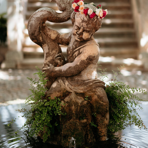 Jardines de Alfabia Wedding Mallorca Violeta Minnick Photography Statue Flower Crown