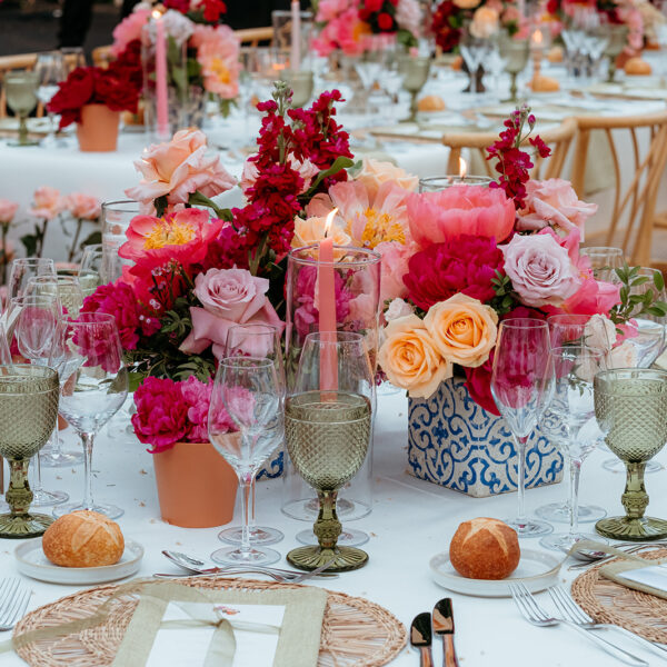 Jardines de Alfabia Wedding Mallorca Violeta Minnick Photography Table Centrepiece Pink Orange Red Flower Centrepiece Round Table