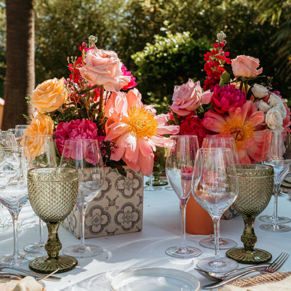 Jardines de Alfabia Wedding Mallorca Violeta Minnick Photography Table Centrepiece Pink Orange Red Flower Centrepiece Tile Box