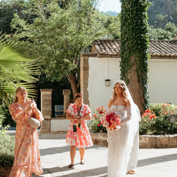 Jardines de Alfabia Wedding Mallorca Violeta Minnick Photography Bride Bridesmaids Entrance