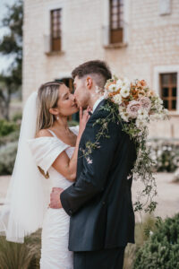 Finca Morneta Wedding Mallorca (c)Liz Greenhalgh Photography Bride Groom Kiss Bouquet Flowers