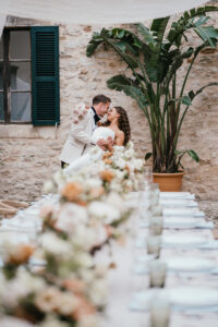 Finca Morneta Wedding Mallorca (c)Liz Greenhalgh Photography Long Table Flowers Runner Bride Groom