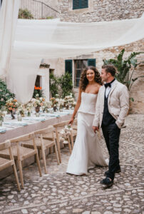 Finca Morneta Wedding Mallorca (c)Liz Greenhalgh Photography Long Table Flowers Runner Bride Groom Fabric Drapes