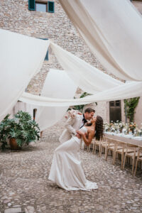 Finca Morneta Wedding Mallorca (c)Liz Greenhalgh Photography Long Table Flowers Runner Bride Groom Fabric Drapes