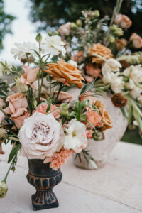 Finca Morneta Wedding Mallorca (c)Liz Greenhalgh Photography Flowers Centrepiece Decor Terracotta Orange Cream Blush Pink